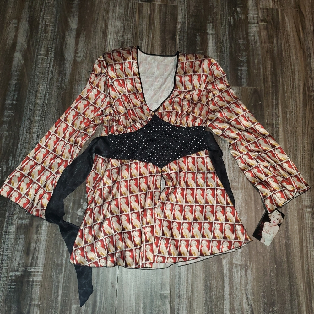 NWT Marilyn Monroe shirt or intimate Size SMALL